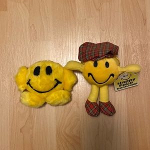 2 happy face plush 😃